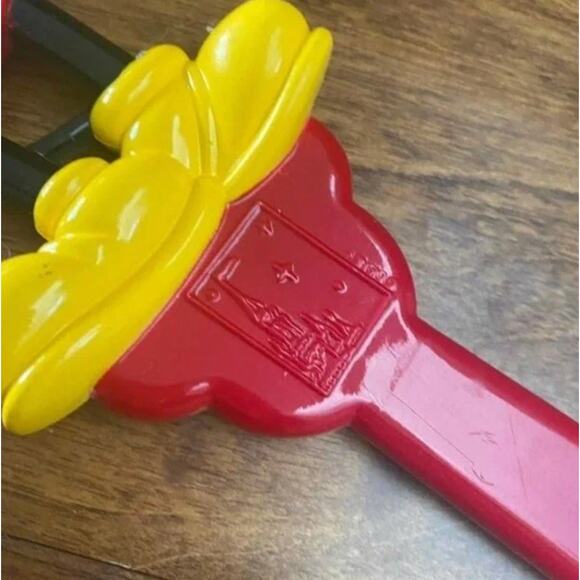 DISNEYLAND Vintage 1980s Mickey Mouse Back Scratcher - Picture 3 of 6